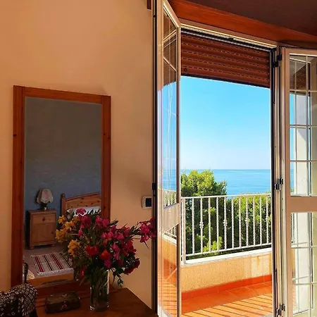 Bovalino Luxury Apartment 博瓦利诺马里纳